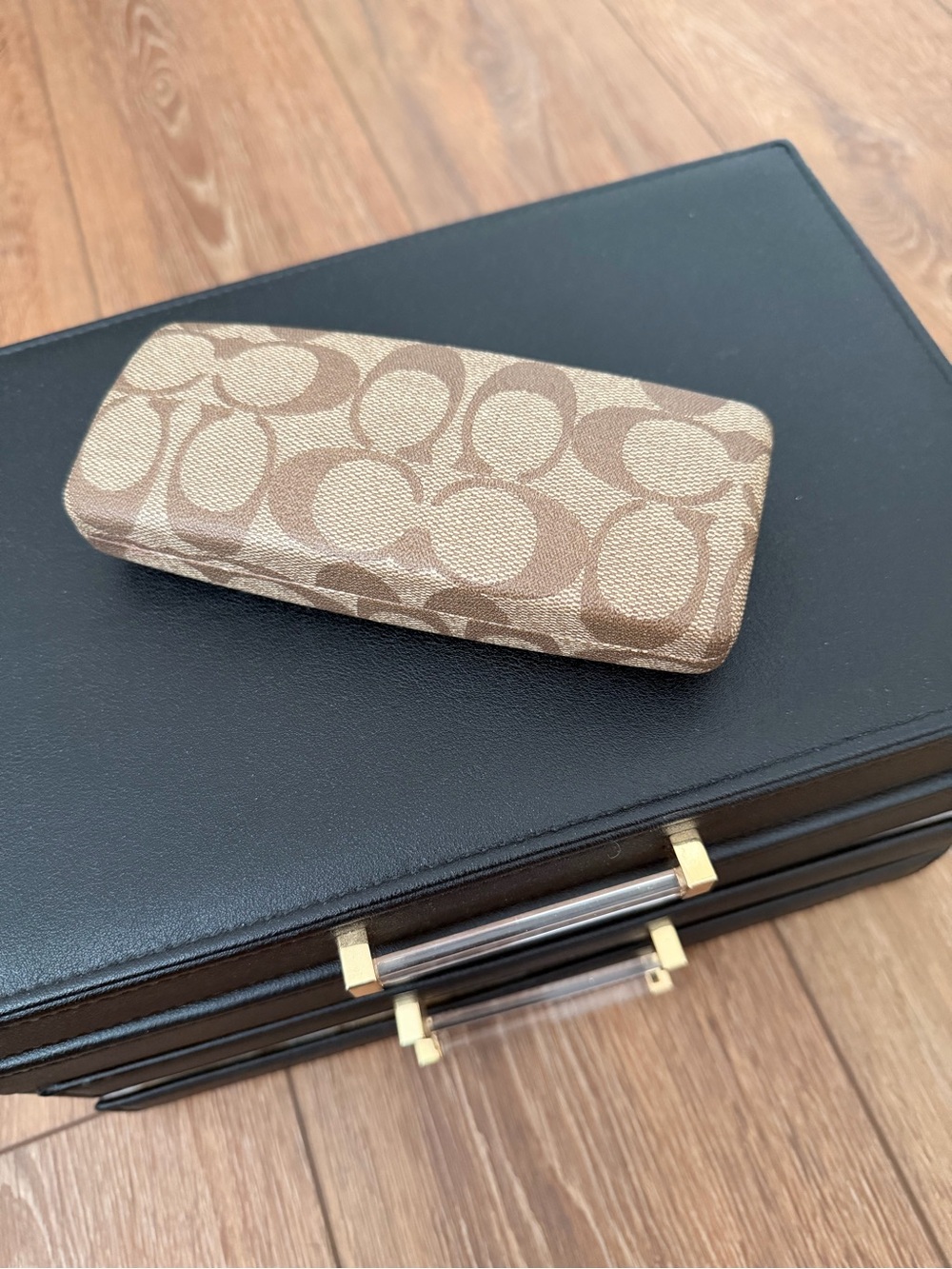 Coach Hard Shell Sunglasses & Glasses Case with Cleaning Cloth